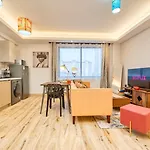 Elite Residence 7 Star Luxe Condo With Gym And Pool Next To Jw Marriott, Westlands Airport Shuttle, Luggage Storage Available