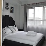 Blackberry House 1Bdrm Near Yaya Centre, Gym, & Free Parking