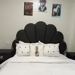Blackberry House 1Bdrm Near Yaya Centre, Gym, & Free Parking