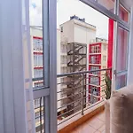 Ngong Road Studio, Racecourse Gardens With Free Parking, Netflix &Pool, Pearl1 Luxury Bnbs