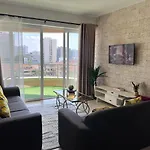 Cozy With Amazing City Skyline And Infinity Pool