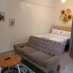 Rige\'S Homes Studio Unit
