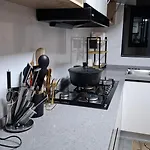 2 Bed Near Airport