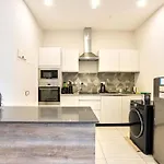 Skynest - Urban Luxury Apartments By El Mufasa