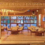 Maanzoni 680 Hotel