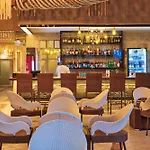 Maanzoni 680 Hotel