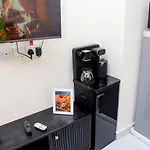 Modern Studio Apt Near Jkia And Sgr