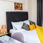 Modern Studio Apt Near Jkia And Sgr