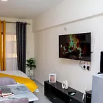 Modern Studio Apt Near Jkia And Sgr