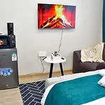 Studio Airport Homes