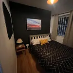 Cozy & Modern One-Bedroom Apartment - Ali Homes