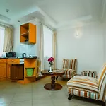 Longview Suites Hotel