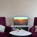 Caven Homes, Serene Retreat Near Jkia & Sgr