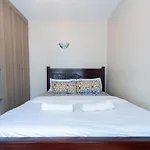 Captivating 1 Bedroom Apartment