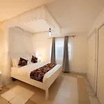 Arabella Luxe Near Waterfront Mall - Karen