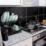 Modern Cozy Studio Apt Near Jkia,Sgr