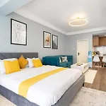 Luxury Haven With Pool,Gym And Markt