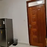 Rossyln Home Close To Village Market, Un And Two Rivers Mall
