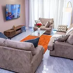 Alba Serviced Apartment With Balcony & Pool, Nairobi