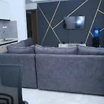 Global Homes And Suites Luxury 1-Bedroom Apartment In Prime Lavington Private Gym Top Security