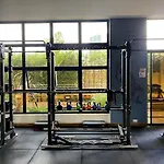 Chic 2-Bedroom With Pool And Gym