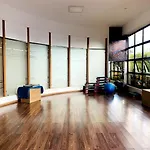 Chic 2-Bedroom With Pool And Gym