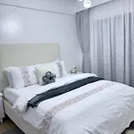 Trendy Luxe 1Br With Spacious Living Room
