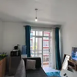 Racecourse Studio Netflix Wifi Free Parking