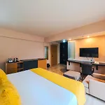 West Wood Hotel