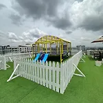 Serenity Stays, Modern-1 Bedroom Near Yaya Centre
