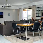 Madini Bnb Apartment By The Park Sgr Jkia