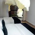 Madini Bnb Apartment By The Park Sgr Jkia