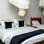 Madini Bnb Apartment By The Park Sgr Jkia