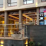 Royale Suites