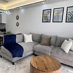 Stylish 2Br Sunset View Pool Gym Sauna Work Desk