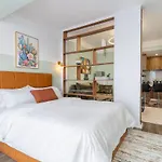Chic Studio With Stunning Views,Swimming Pool