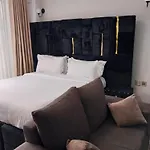 Hellen\'S Condo