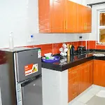 Roma Stays - Charming 2Br Ensuite Apartment Opp Garden City Mall