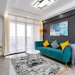 Modern, Stylish High-Rise Skyline - 2 Bd