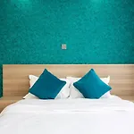 Modern, Stylish High-Rise Skyline - 2 Bd
