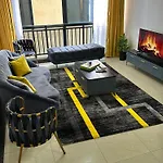 J & R Hideaway