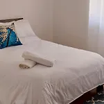 Lux Suites Sapphire Court Apartments