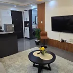 Oasis Kile- Modern 1-Br, King Bed, Gym, Coffee Hse