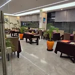 Oasis Kile- Modern 1-Br, King Bed, Gym, Coffee Hse