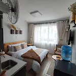 Favorite Staycation By Janice - Modern Comfort Near Airport