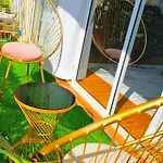 Rossyln Home Close To Village Market, Un And Two Rivers Mall