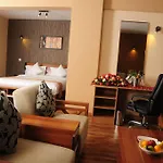 We Hotel And Suites