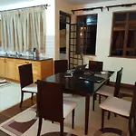 Knoll Court