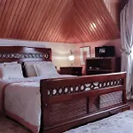 Almond Court Apartment