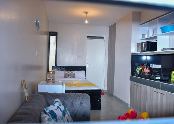 Lux Suites Royal Suburbs Apartments